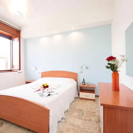 Apartment Glisente Sleeps 4 Dormelletto