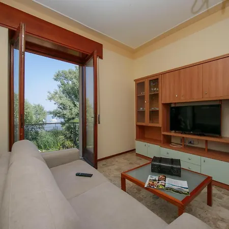 Glisente Sleeps 4 * Dormelletto